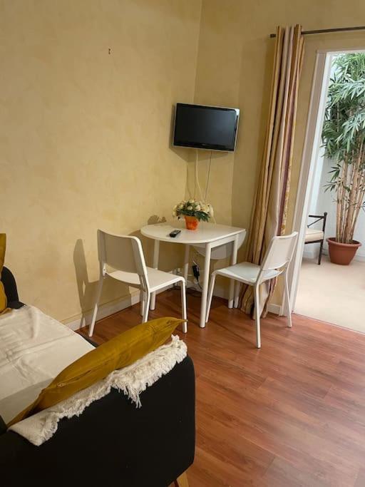 Studio N•2 Avec Patio En Plein Coeur De La Ville บาญเญอ-เดอ-บีกอร์ ภายนอก รูปภาพ